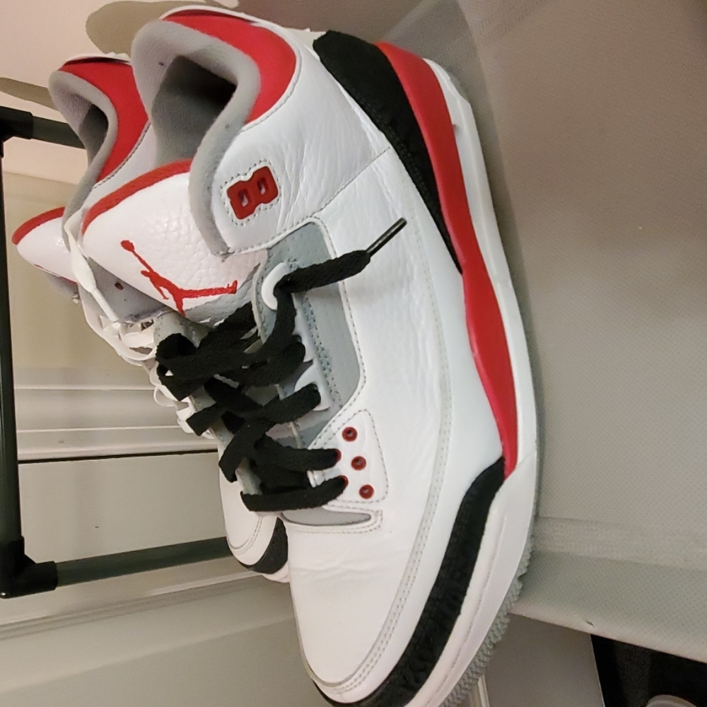 Fire red 3s - Picture 2 of 2